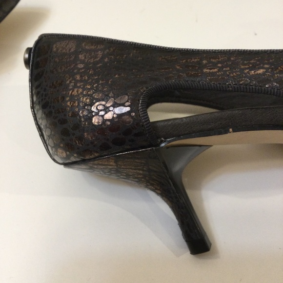 Donald Pliner Dova  Cutout Bow Kitten Heel Pump Croc Embossed Bronze Shoes 8 M - Picture 12 of 16